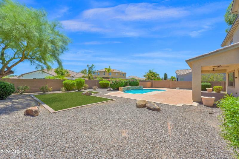 3047 Athena - 51Backyard