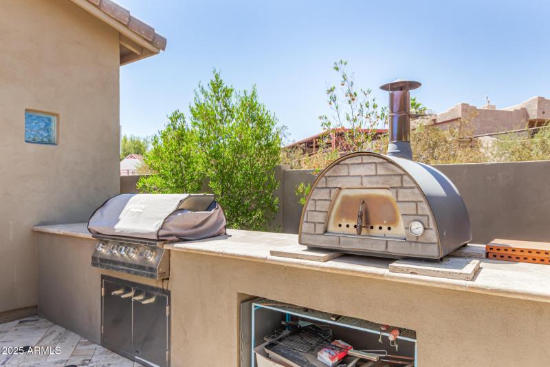 Built In Outdoor Kitchen