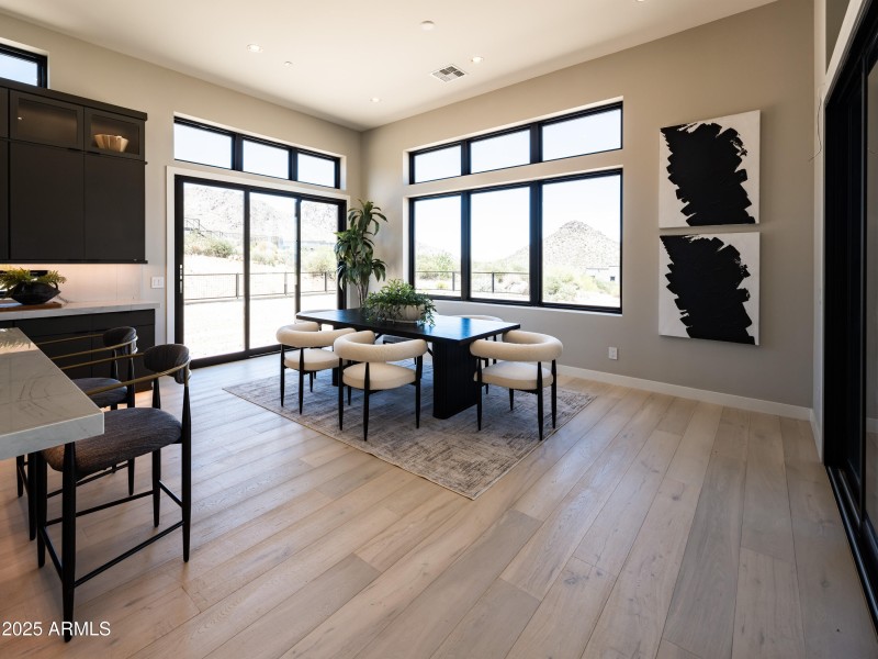 Casual Dining Area W Stunning Views