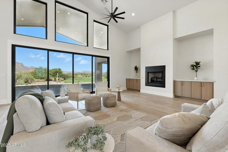 44-web-or-mls-South Veronica-44