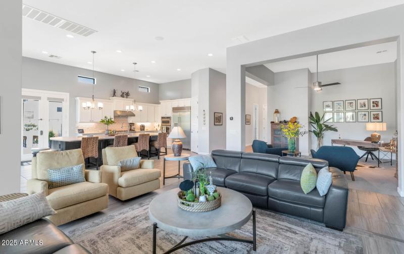 2352 N Estates Cir-large-008-029-2352 N