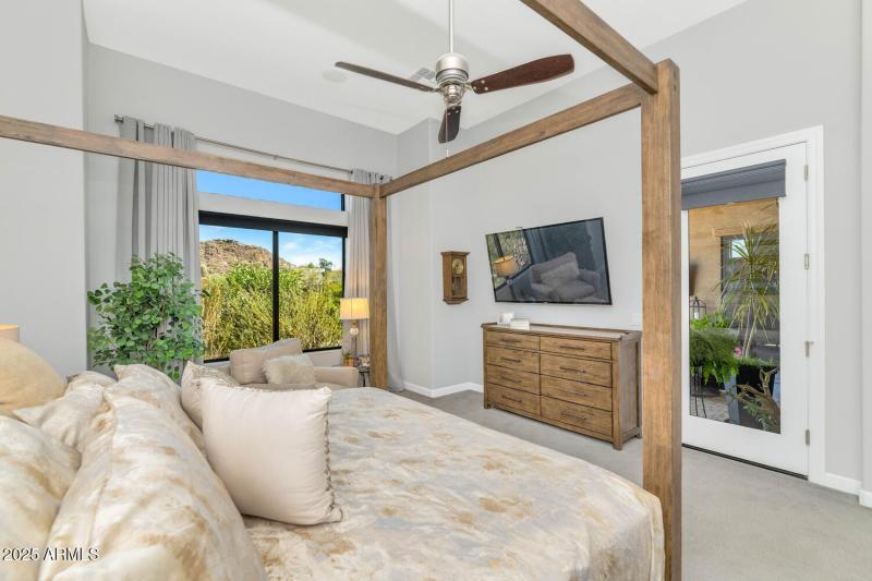 2352 N Estates Cir-large-018-033-2352 N