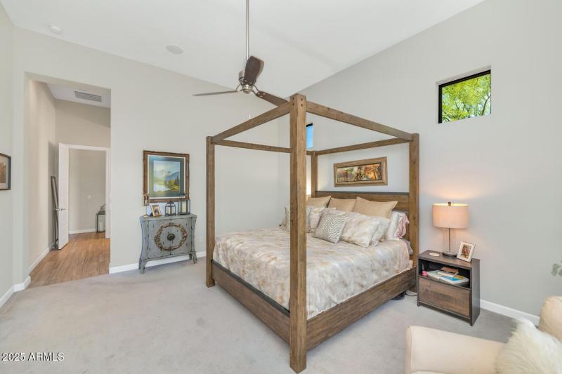 2352 N Estates Cir-large-019-025-2352 N