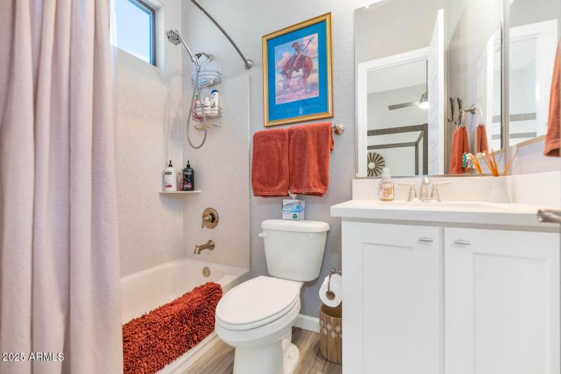 2352 N Estates Cir-large-024-037-2352 N