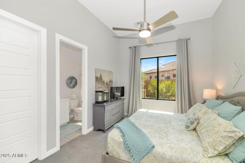 2352 N Estates Cir-large-027-038-2352 N