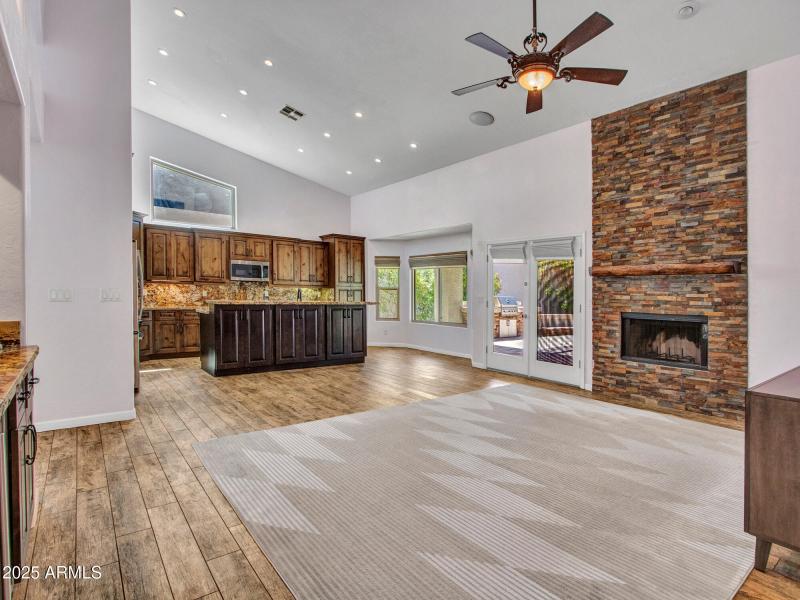 05-Family-room-(4)