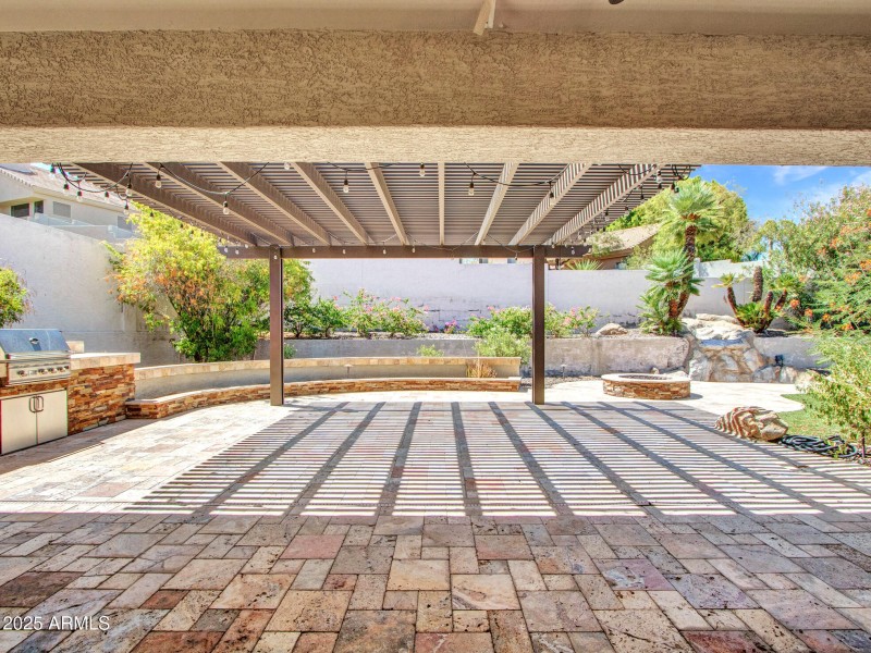 07-Backyard-(1)