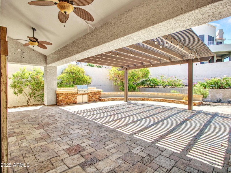 07-Backyard-(4)