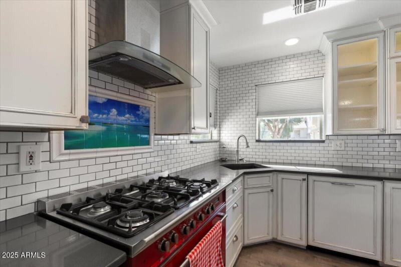 08-1312 E Clifton Ave