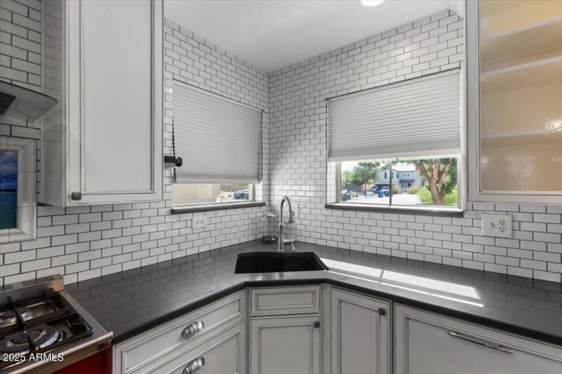 10-1312 E Clifton Ave