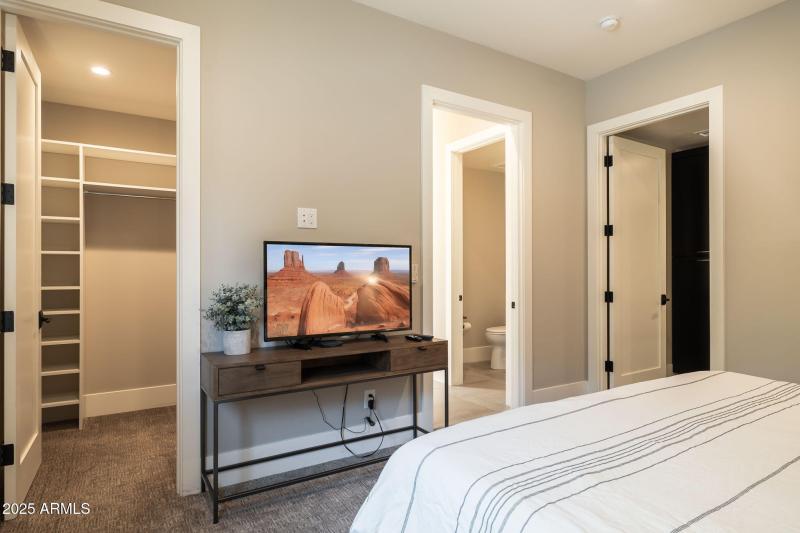 37-web-or-mls-6525-e-cave-creek-rd-31