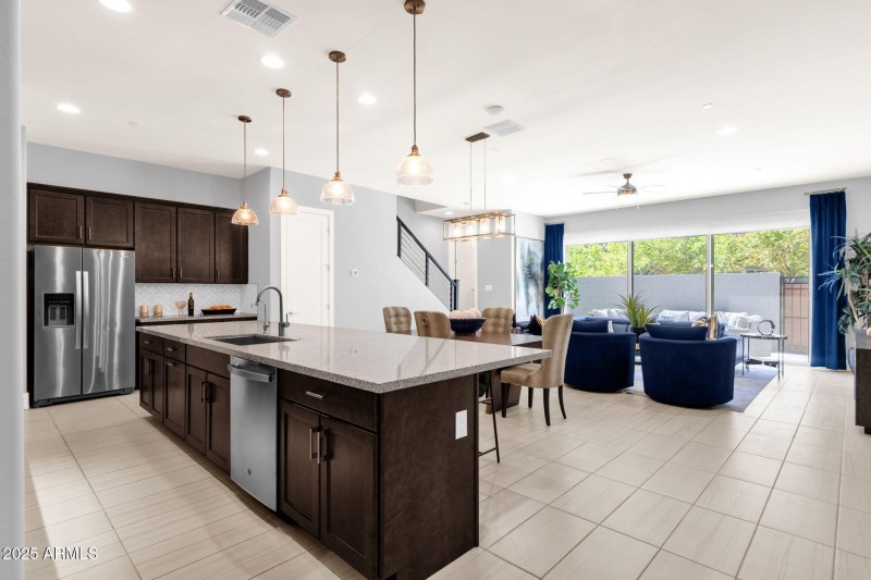 7-web-or-mls-7449-e-via-de-luna-dr