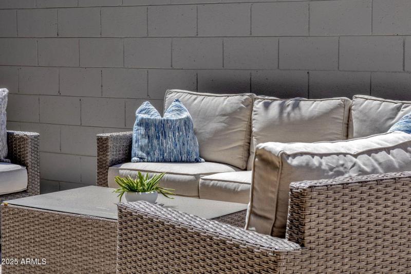 55-web-or-mls-7449-e-via-de-luna-dr