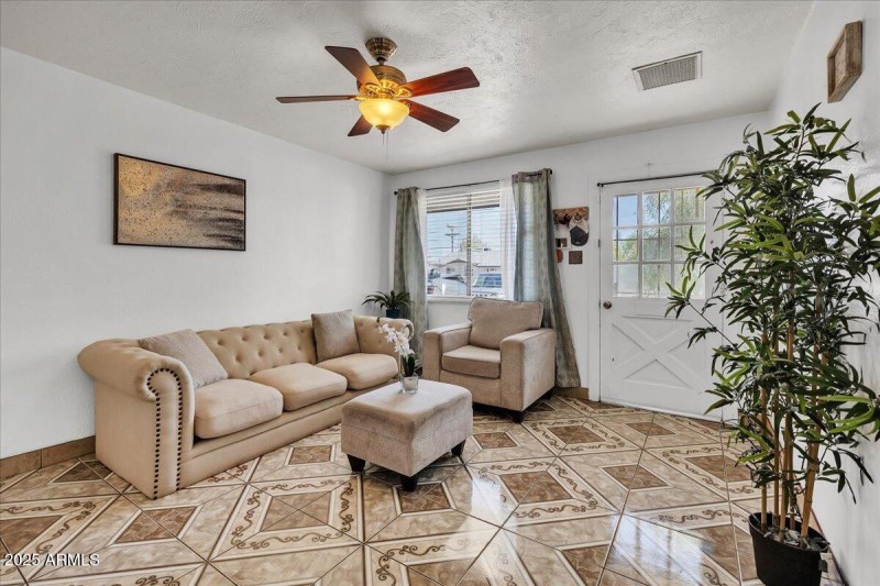 01-6516_W_Cherry_Lynn2