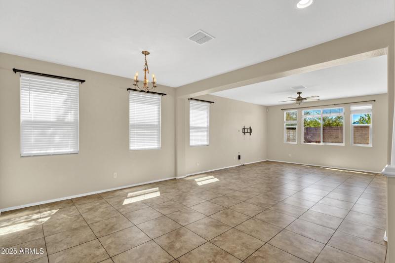 2075 W Bennett Way-9