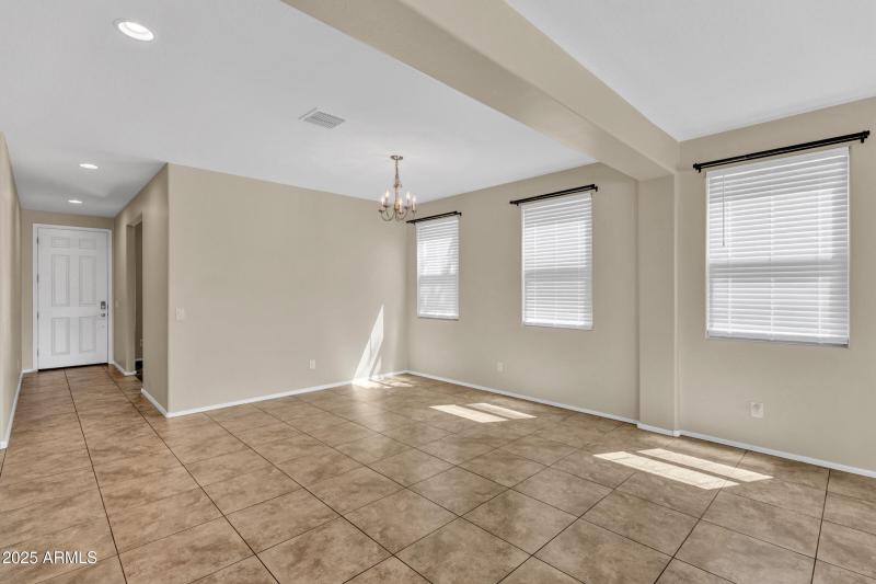 2075 W Bennett Way-11