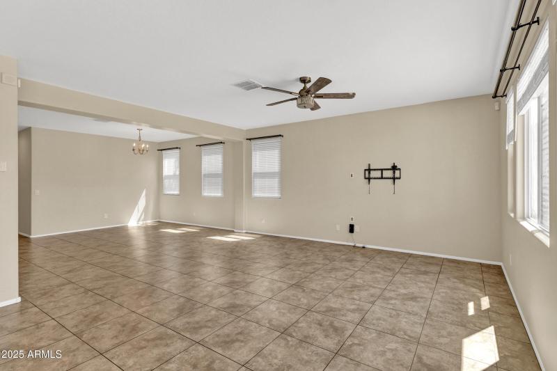 2075 W Bennett Way-13