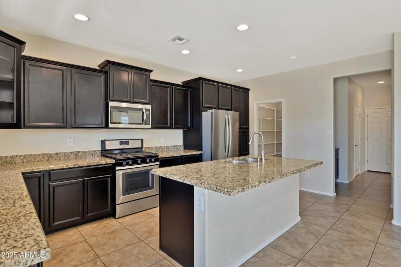 2075 W Bennett Way-17