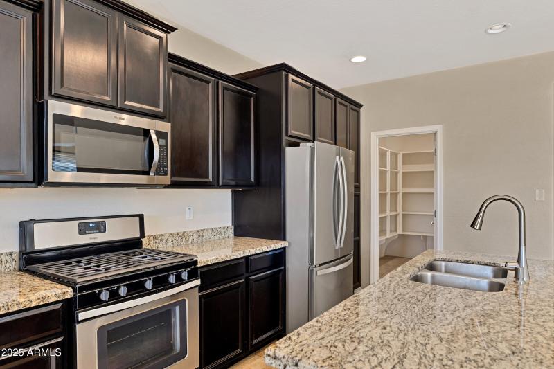 2075 W Bennett Way-18