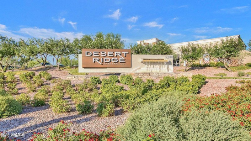 Walk to Desert Ridge shopping & dining