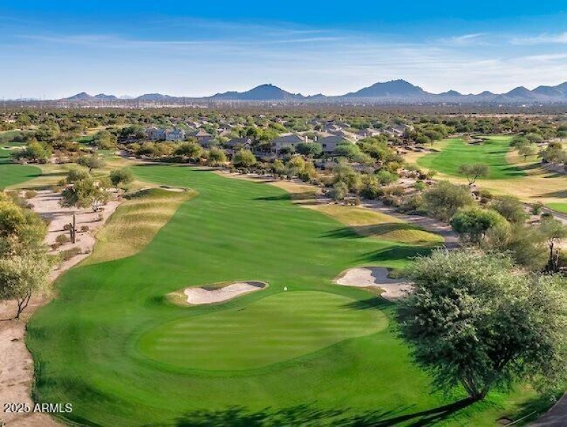 Walk to JW Marriott Wildfire Golf Course