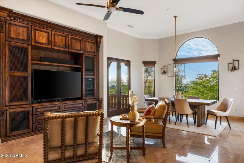 Breakfast and coffee area