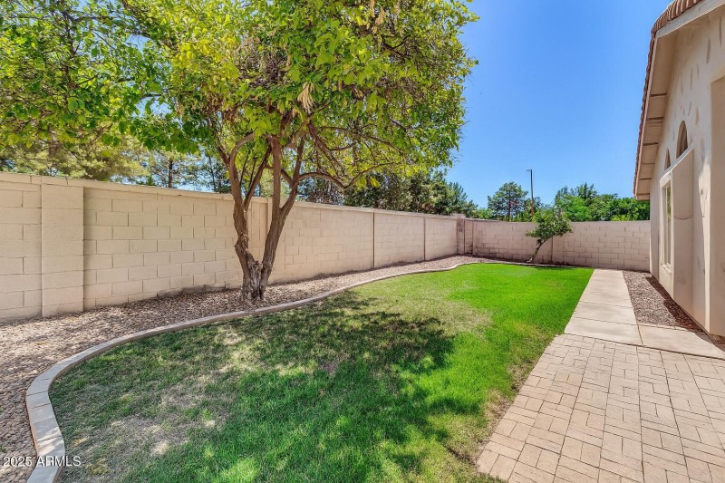 1511 W Wildhorse Ct-36