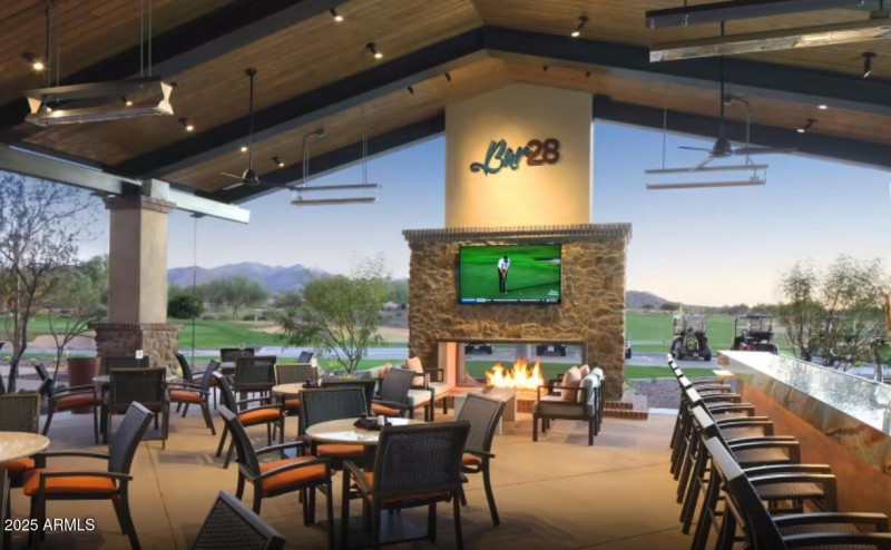 Outdoor Patio & Bar