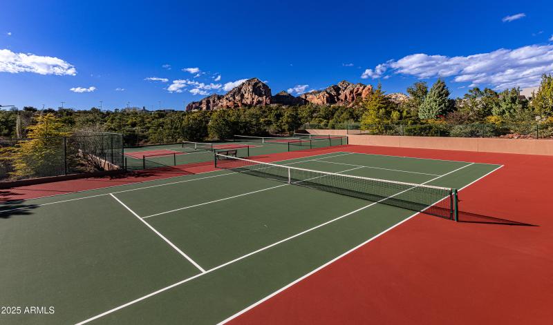 47 Tennis Court in Foreground