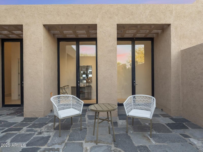 064_Courtyard