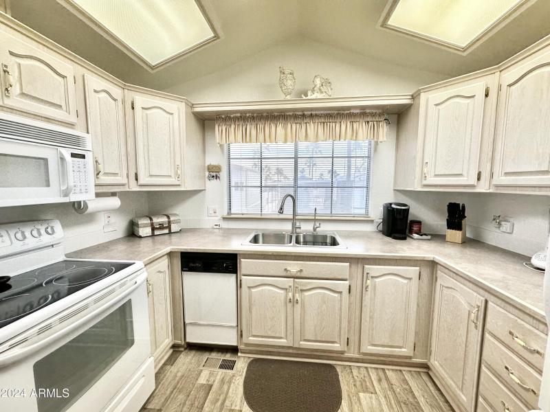 SO MUCH COUNTER SPACE