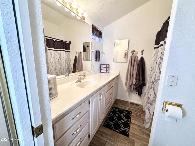 GREAT MASTER BATHROOM