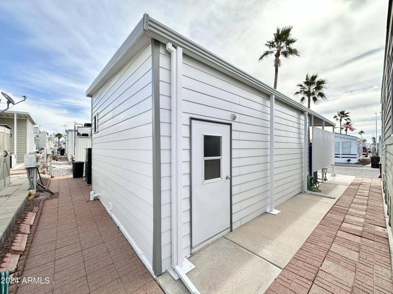 SIDE OF AZ ROOM/LAUNDRY ROOM DOOR