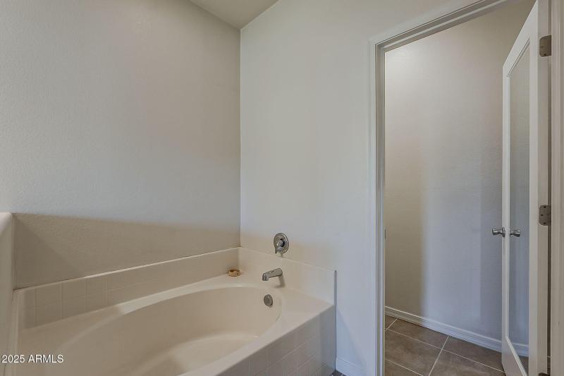 26-web-or-mls-Crescent Rd-26