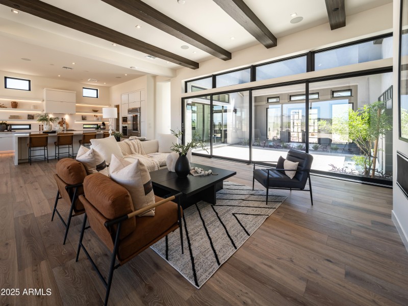 Great Room W Courtyard Views