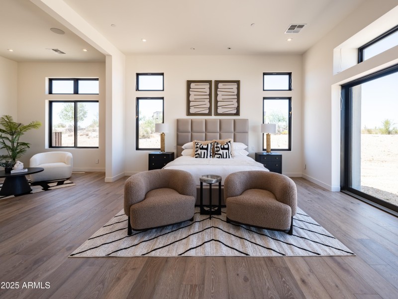 Primary Suite W Sitting Area