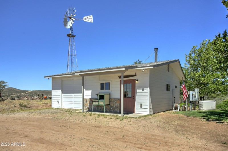 Detached Garage & Workshop