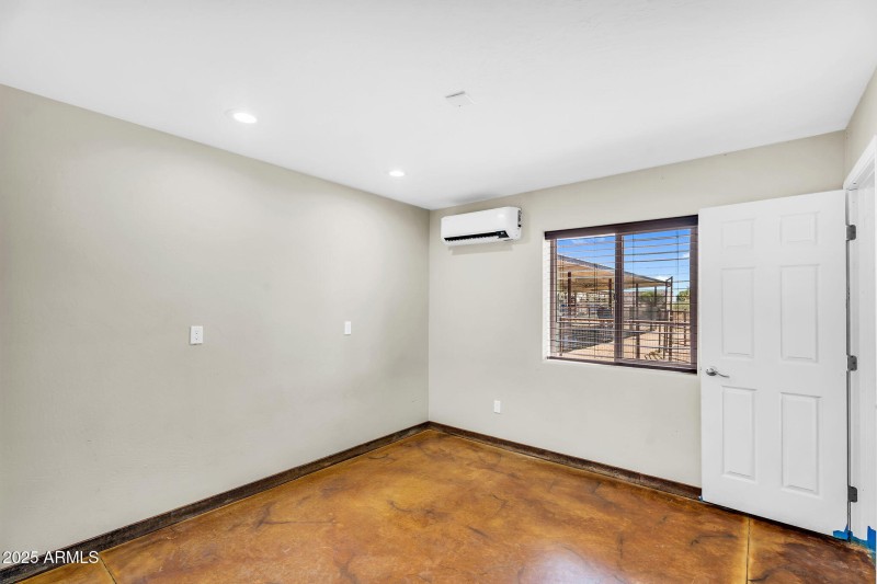 Bedroom/Office Space