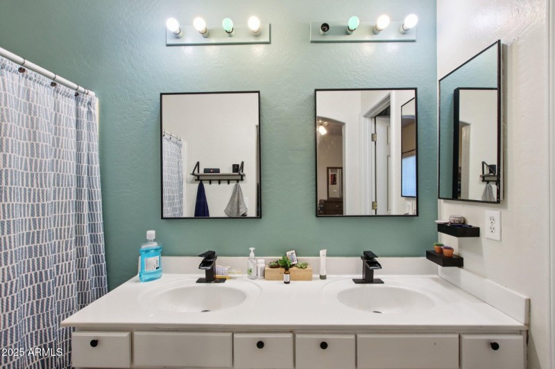 17-web-or-mls-W Colter St 118-S0108-015