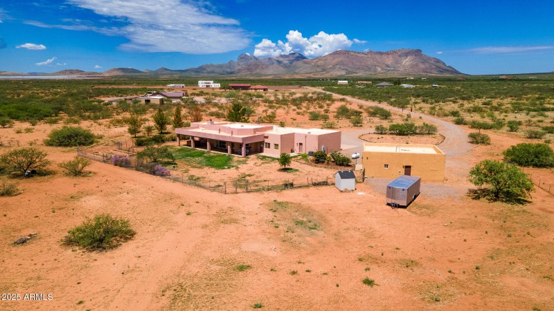 822 W Dust Storm Rd.