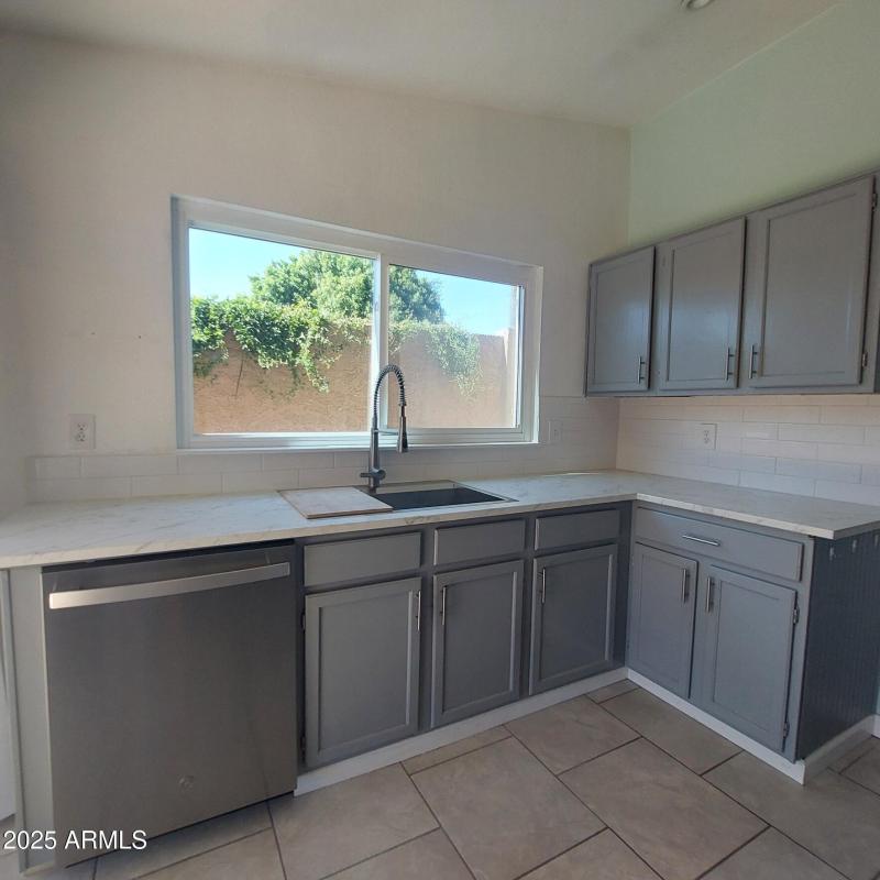 14076 N. 26th Ave. PICS19