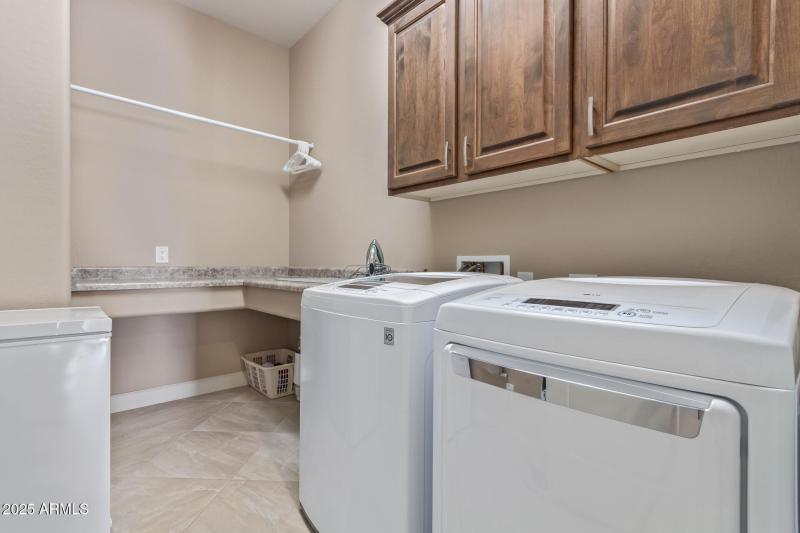 Laundry room - washer & dryer stay!