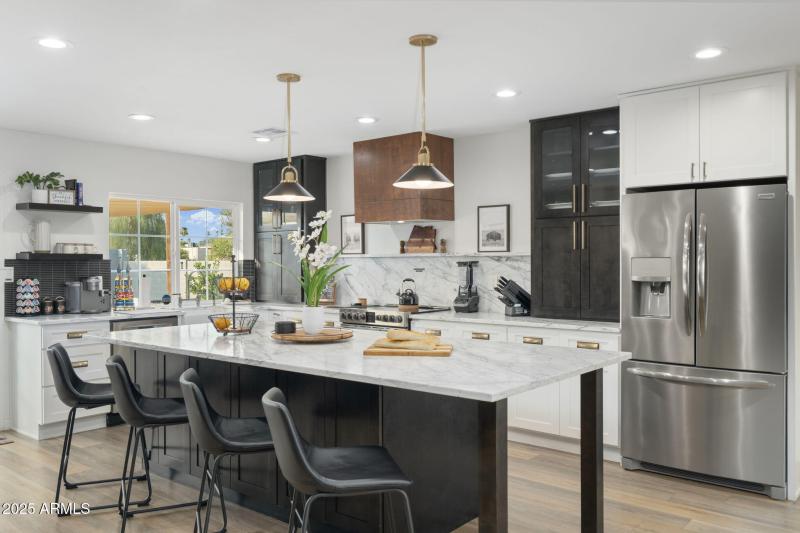 7-web-or-mls-QVB02900