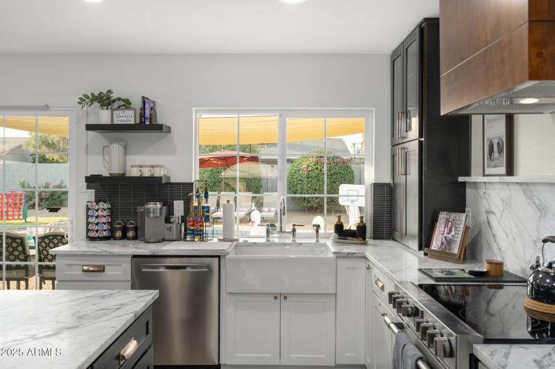 8-web-or-mls-QVB02909