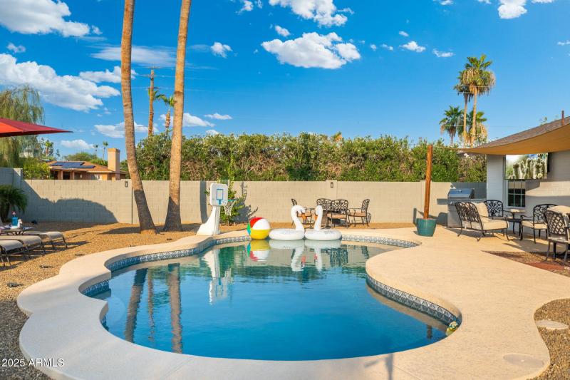 64-web-or-mls-QVB02867-HDR-Edit