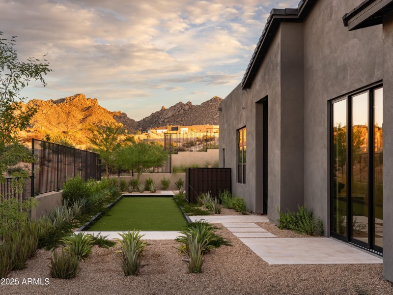 Side Yard W Views
