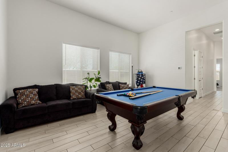 40 - White Feather 3816