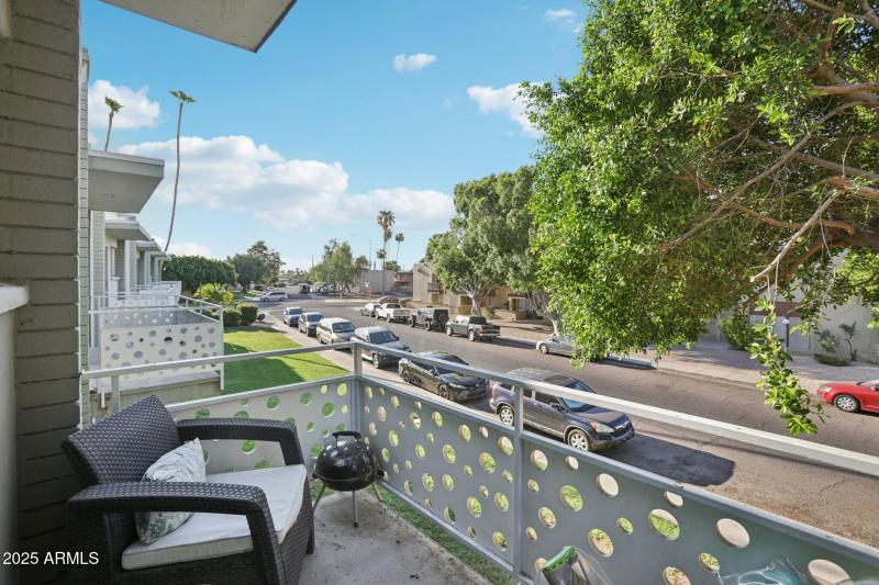 13-web-or-mls-W Tuckey Ln unit 211-S0508