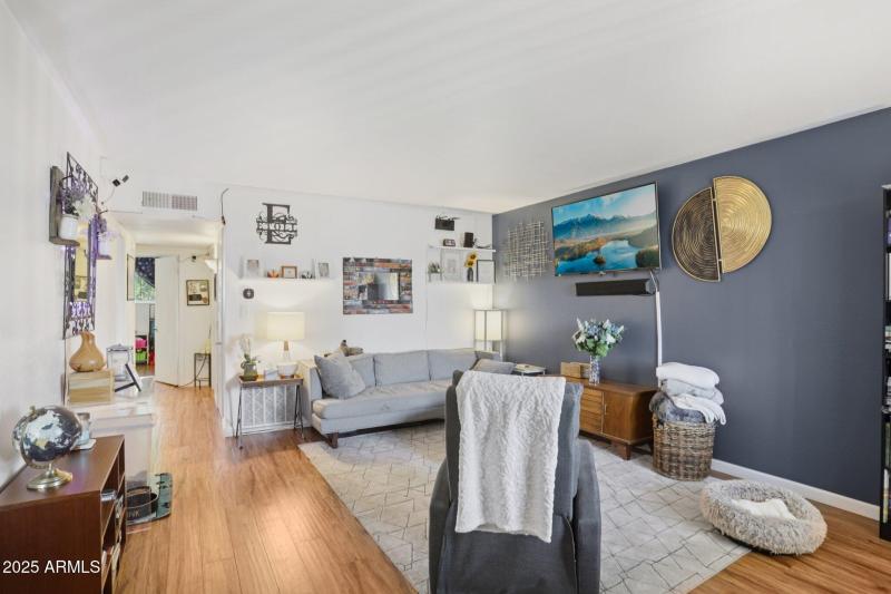 3-web-or-mls-W Tuckey Ln unit 211-S0508-