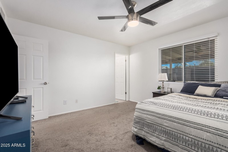 AE14EB16-6AA2-422A-920D-546B840E56E7